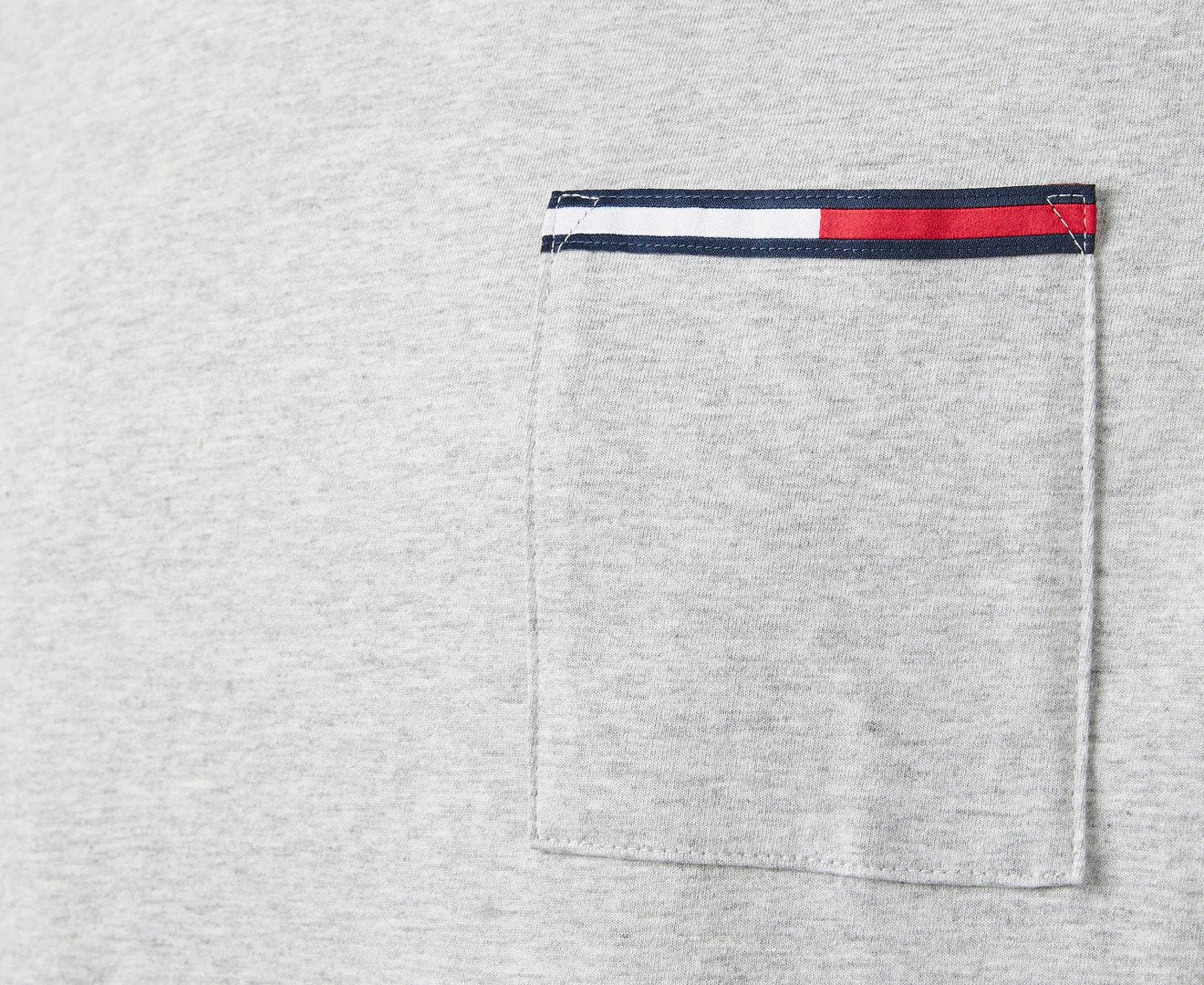 Tommy Hilfiger Men's Essential Flag Pocket Tee / T-Shirt / Tshirt - Mid Grey Heather